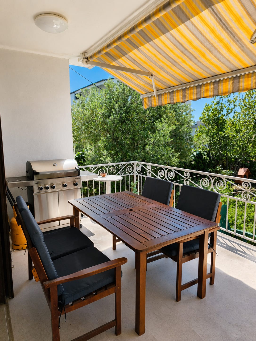 Villa front yard with barbecue
